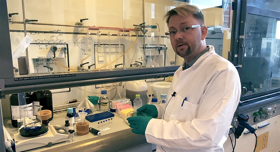 Frederik Diness er kemiker på Københavns Universitet og forsker i bionedbrydelig plastik